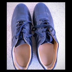 EUC Tods black leather trainers US 11.5. UK 10.5